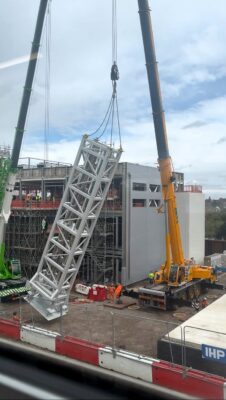 King & Moffatt crane lifting flues at Kettering General Hospital 1